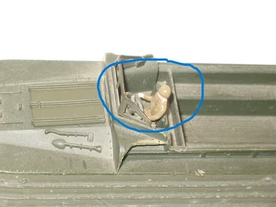 R05, DINKY TOYS soldat plastique militaire sans pieds pour dukw / berliet (jeep) - Photo 1/4