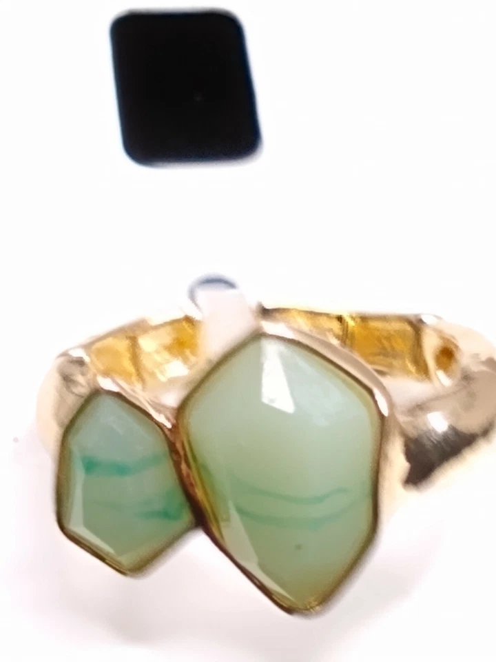 Style & Co. - Anillo elástico con 2 piedras verdes - Ajustable - Tono dorado Foto 2 de 4