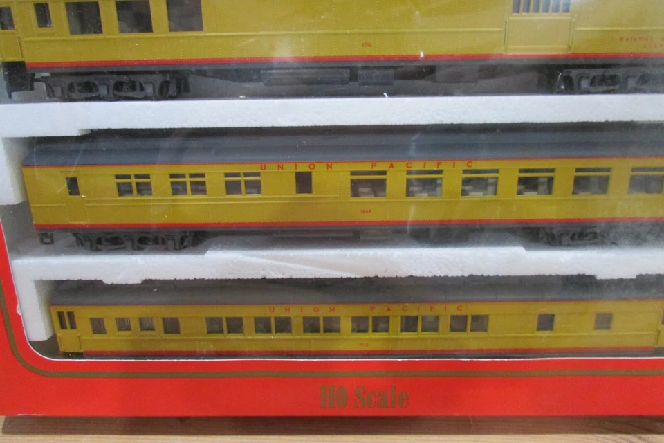 HO Scale Rivarossi 6890 A Set (4-Pack) 1920's Union Pacific Lot#4194 - Image 2 of 4