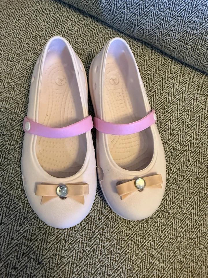 Crocs Keeley Rosa Lazo Dije Mary Jane Zapatos Planos Niñas Sin Cordones 13 Foto 2 de 4