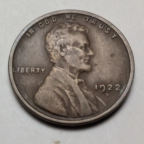 1922 D Lincoln Cent Very Good Condition VG - weak reverse