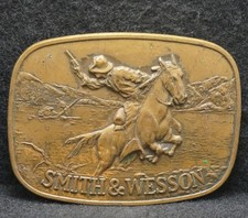 XB17126 VINTAGE 1975 **SMITH & WESSON** GUN M...
