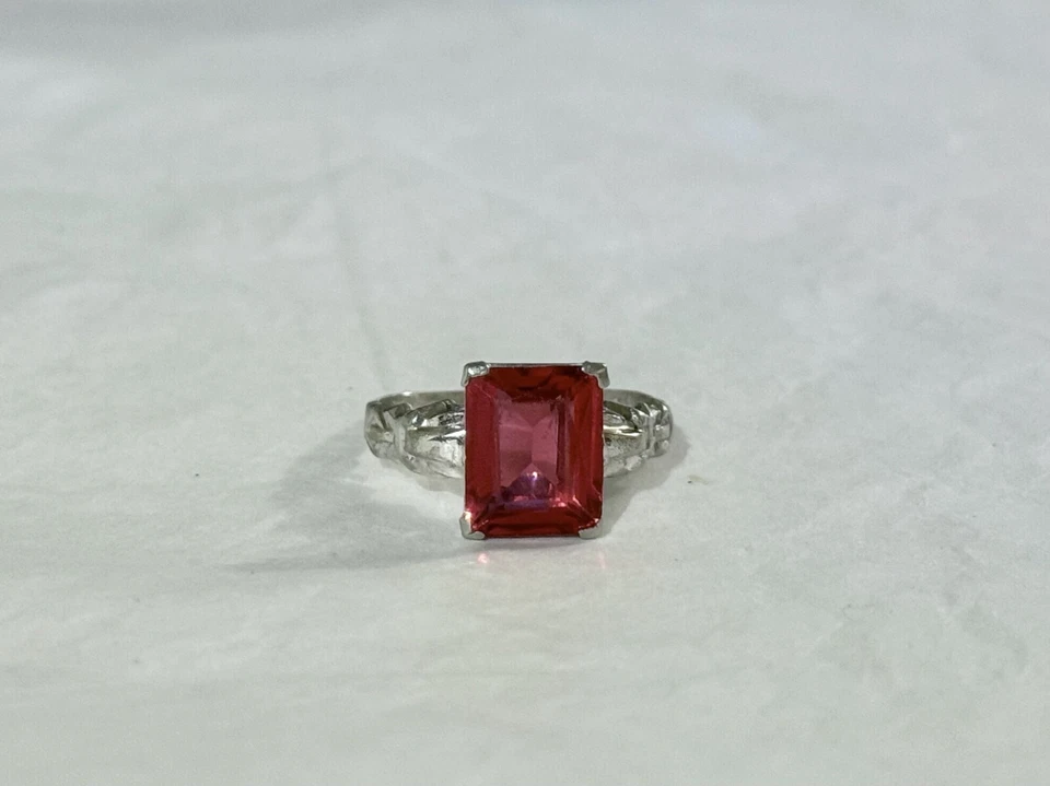 Bonito Anillo Vintage 10K Oro Blanco Sólido Color Rojo Vidrio Grabado Talla 6, 2.5g Foto 4 de 4
