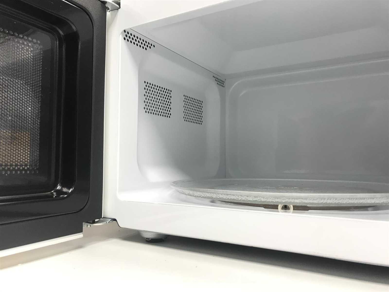 Swan Nordic Digital Microwave Oven 20L 800W defrost 6 power levels wood