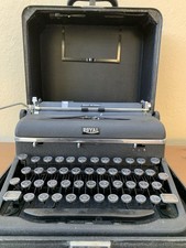 Royal Quiet DeLuxe Typewriter w Original Case, EXCELLENT vintage manual portable thumbnail