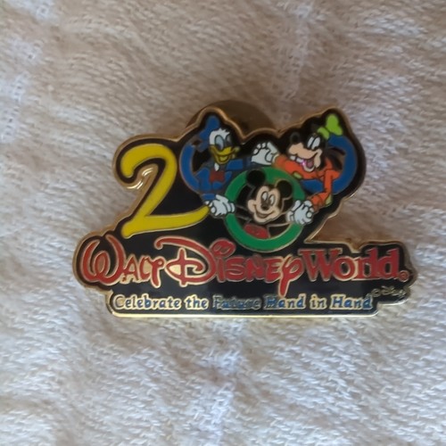 Walt Disney World Pin Magic Kingdom Mickey Donald Goofy Celebrate WDW 2000