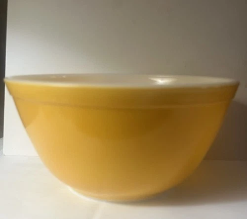 Pyrex Golden Yellow Citrus 1 1/2Qt Mixing Bowl # 402