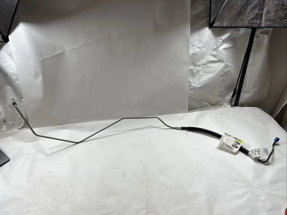 Línea de salida auxiliar de fluidos genuina OEM GM Chevrolet C1500 1993-1995 15982923 Foto 3 de 4