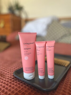 Living Proof Curl Definer, Lockenverlängerer und Shampoo. Lockiges Haarpflegeset