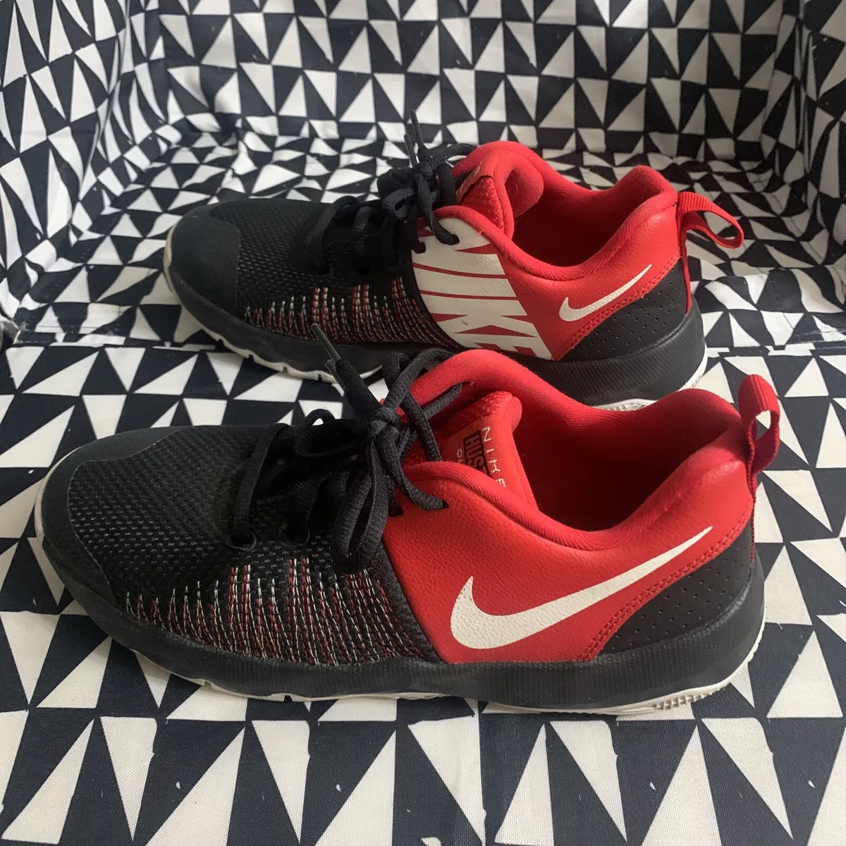 Consumeren hoek voelen Nike Boys Team Hustle Quick Basketball Shoes 922680-002 Black Red White Sz  US 6Y | eBay