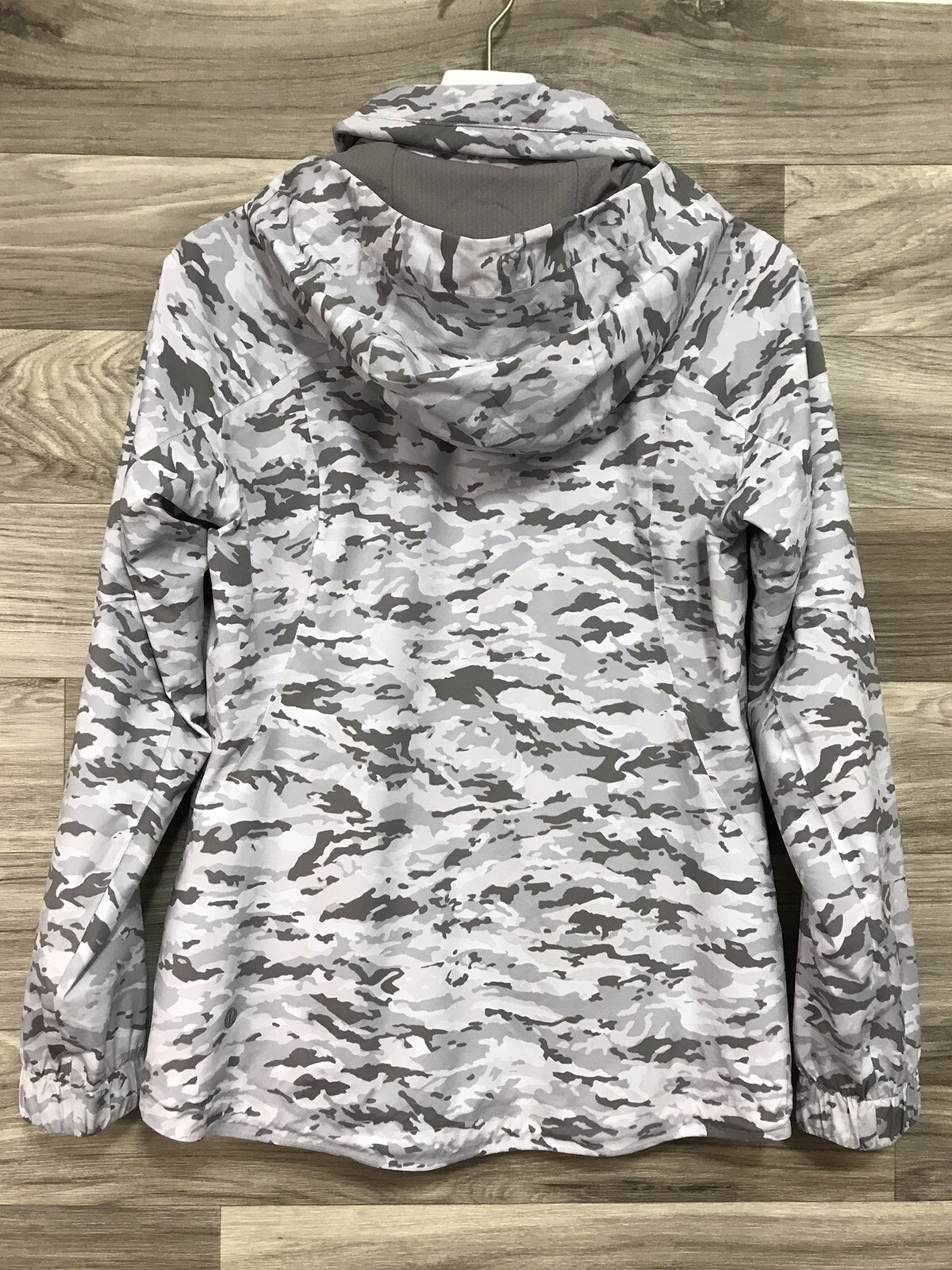 Lululemon Women’s Here To Move Jacket Rain Size 6 Evergreen Camo Grey EVCA 75473 image 2