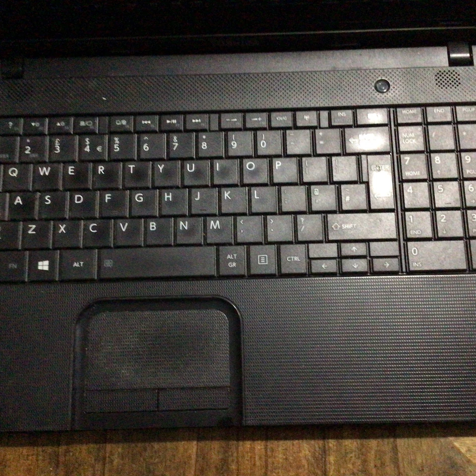 Portátil Toshiba Satellite C850D Foto 4 de 4