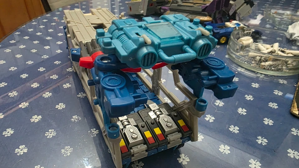 Transformers ultra magnus  figure Hasbro - Image 4 of 4