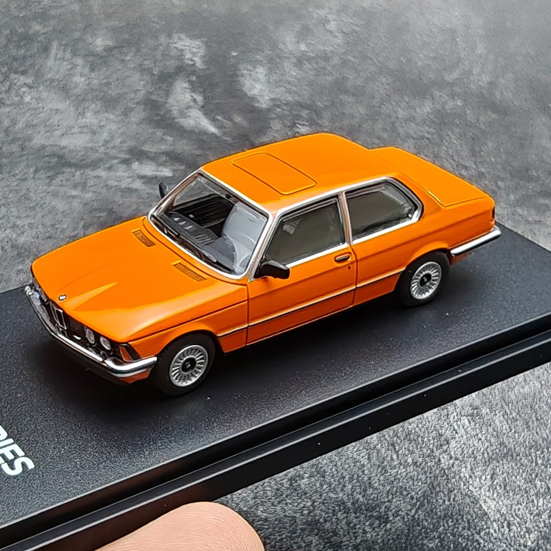 1:64 3 Series (E21) 50th Anniversary Edition - Orange Limited