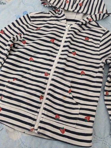 Vintage Strawberry Hoodie Kids - Picture 3 of 4