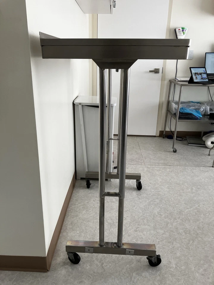 Mesa de instrumentos quirúrgicos de acero inoxidable - grado O, altura ajustable manual Foto 4 de 4