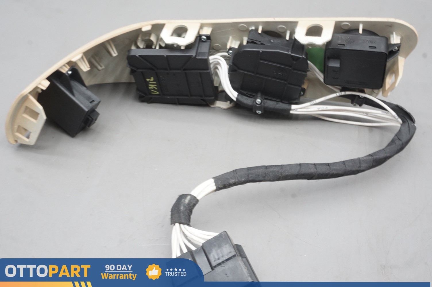 2003-2013 Maserati Quattroporte, Front Right side Seat Control W/Surrounding OEM