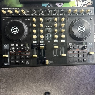 Native Instruments TRAKTOR KONTROL S4 MK1 DJ Controller w/Power Supply
