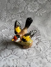 CROWN STAFFORDSHIRE GOLDFINCH BIRD SIGNED JONES EXCELLENT MINT CONDITION