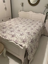 Double / King quilted bedspread throw white with purple vintage scalloped cotton