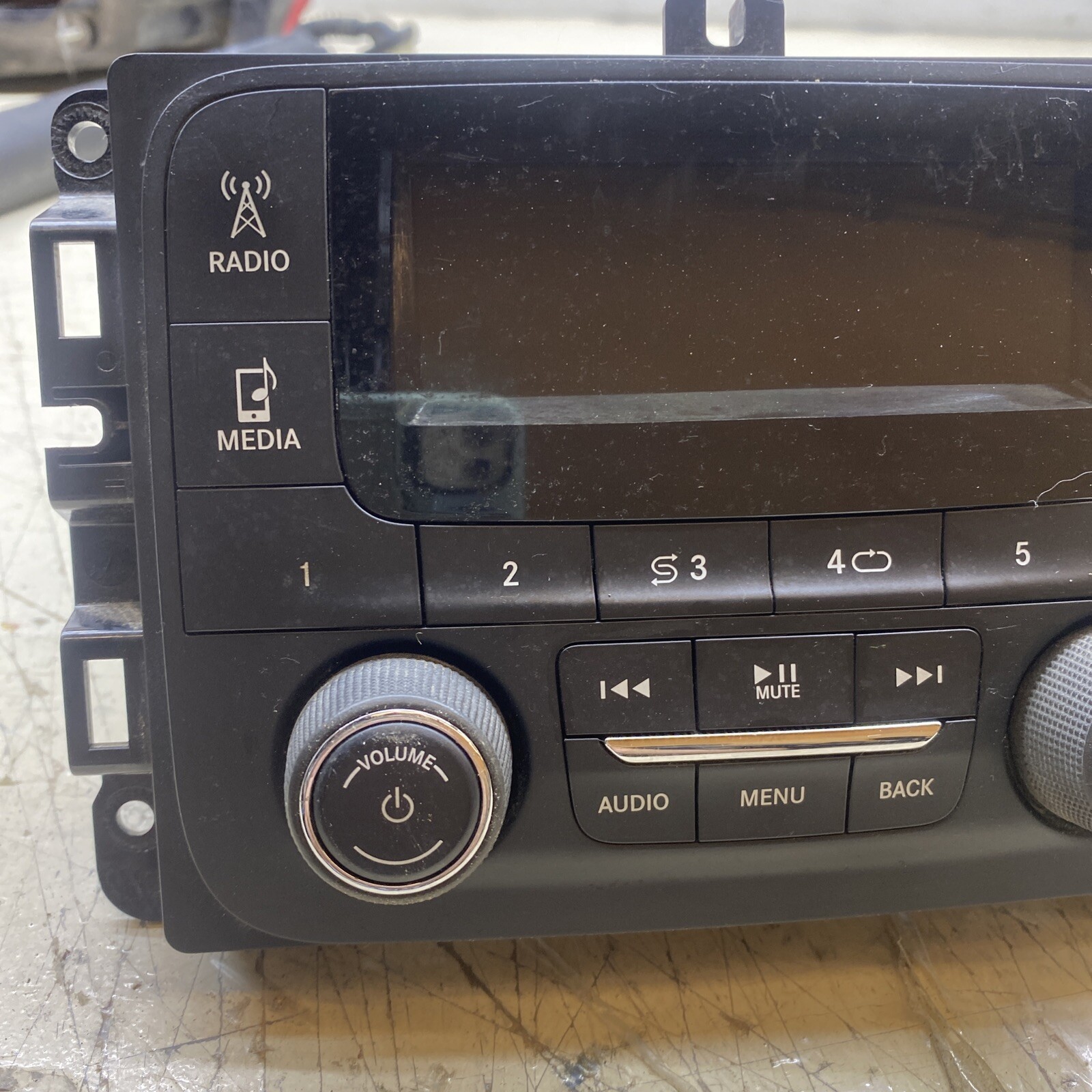 15 16 Dodge Ram 1500 2500 Radio Stereo Receiver AM FM 2015 P68245816AD