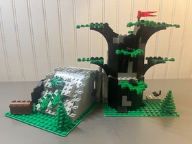 Lego - Forestmen - Camouflaged Outpost #6066 With Box Tray Instructions COMPLETE