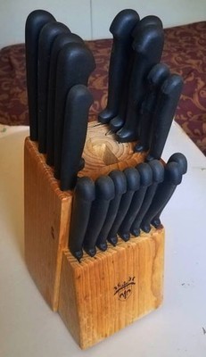 Vtg 1980s BASIC ESSENTIALS KNIFE & Chopping Set 18 pieces with Wood Block Knives