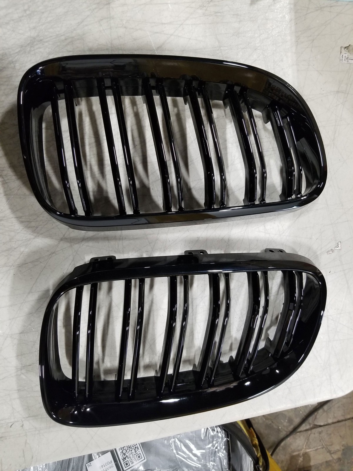 Used Dual Slats Front Bumper Hood Grille Fit For BMW E92 E93 2010-13 Gloss Black