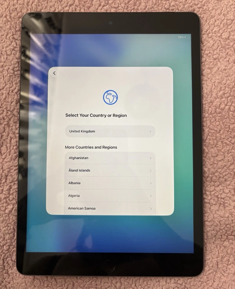 Apple iPad (10th generation) · 64GB · Cellular, photo 1 of 3