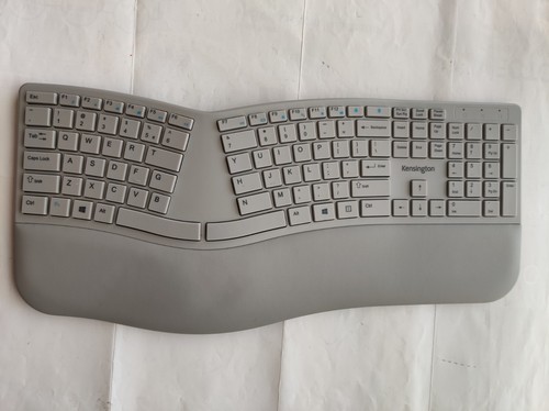 Kensington Pro Fit Ergonomic Wireless Keyboard/Mouse K75407US Wireless/BlueTooth - Picture 1 of 4