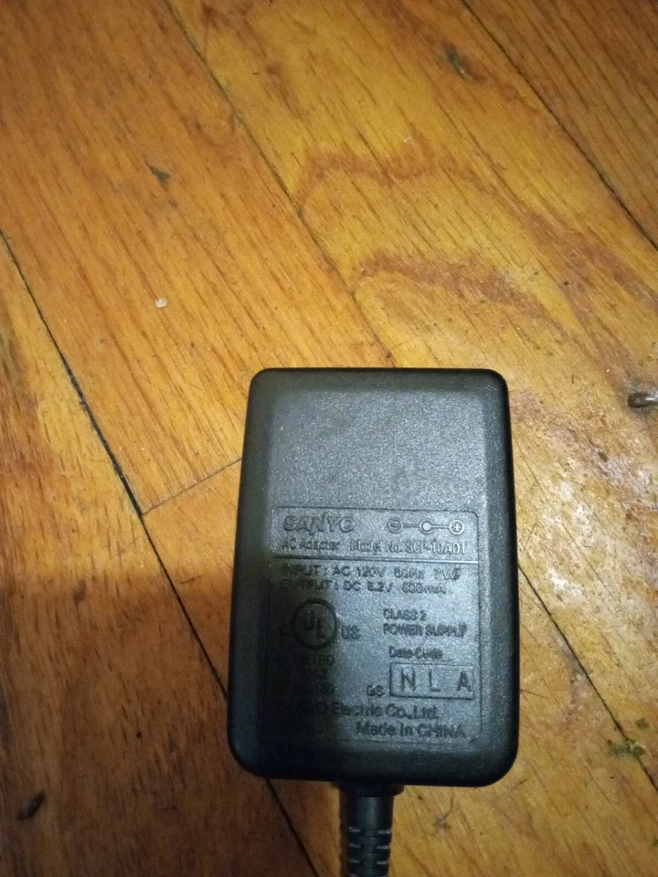 SANYO MODEL SCP-10ADT CELLPHONE AC ADAPTER CHARGER OUTPUT 5.2V 800MA - NICE - Image 2 of 2