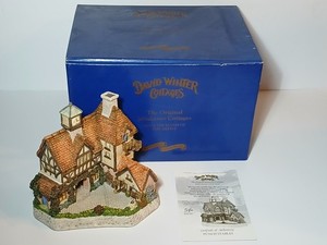 1995 Vintage David Winter Cottages Collectors Guild Punch Stables Original Box