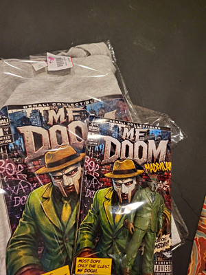 Denali Collectibles MF DOOM ''Madvillain'' Action Figure Green With T-shirt Large