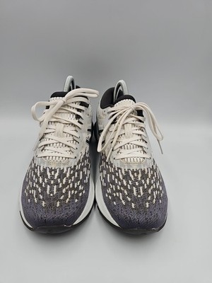 ASICS DynaFlyte 4 Running Shoes White Graphite Grey Size 8 Womens  1012A 465