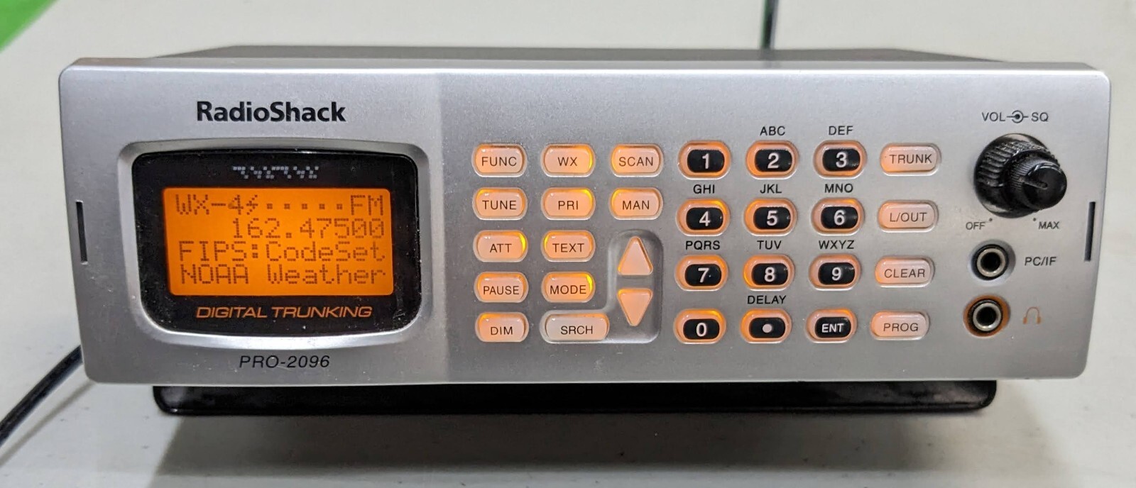 RADIO SHACK PRO2096 DIGITAL TRUNKING SCANNER POLICE FIRE EMS w/ ant