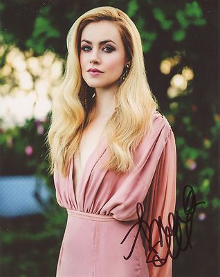AMANDA SCHULL Authentic Hand-Signed "Sexy" (SUITS) 8x10 Photo (12