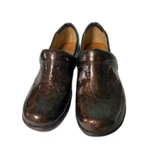 Elegant Embossed Leather Clogs Slip-On Comfort Shoes Brown S-77
