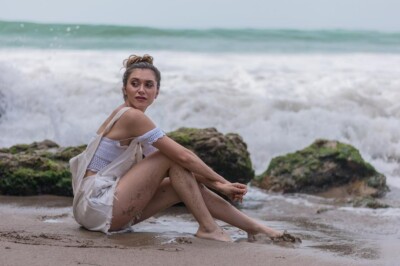 BEAUTIFUL ALYSON STONER 8x10 Photo
