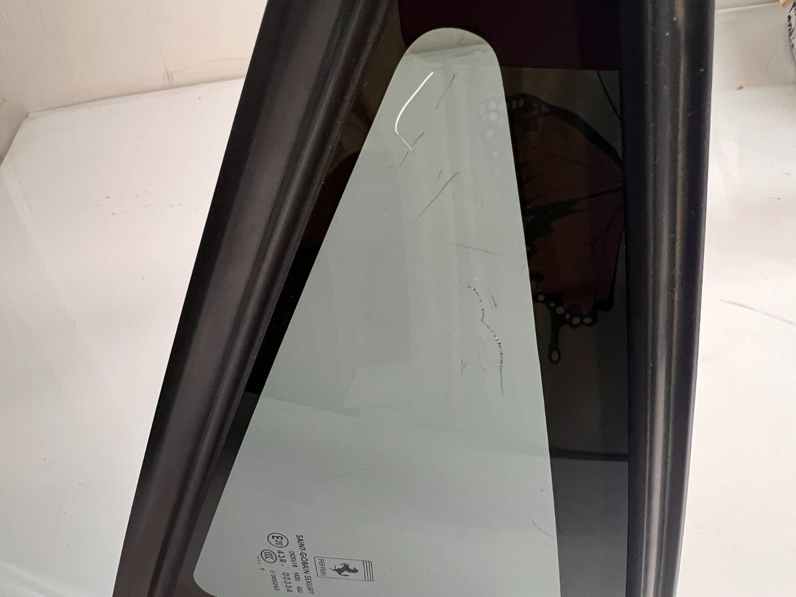 FERRARI 488 GTB F8 REAR RIGHT RH QUARTER WINDOW GLASS OEM 86678000