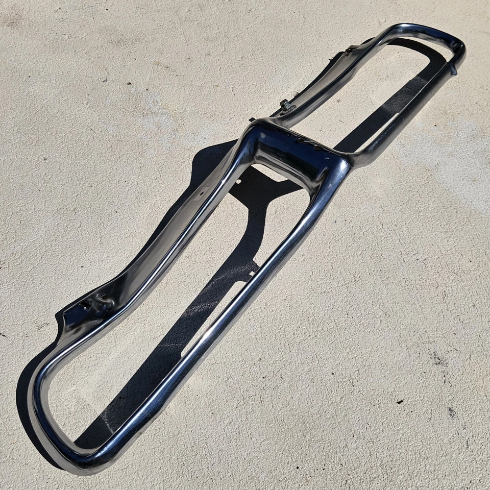 Parachoques delantero Pontiac Firebird 1967-1968 fabricante de equipos originales con soportes y refuerzo superior Foto 2 de 4