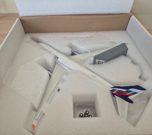InFlight 1/200 WB359RU154, Airbus A350-941 Aeroflot "2010s" colors - Picture 5 of 17