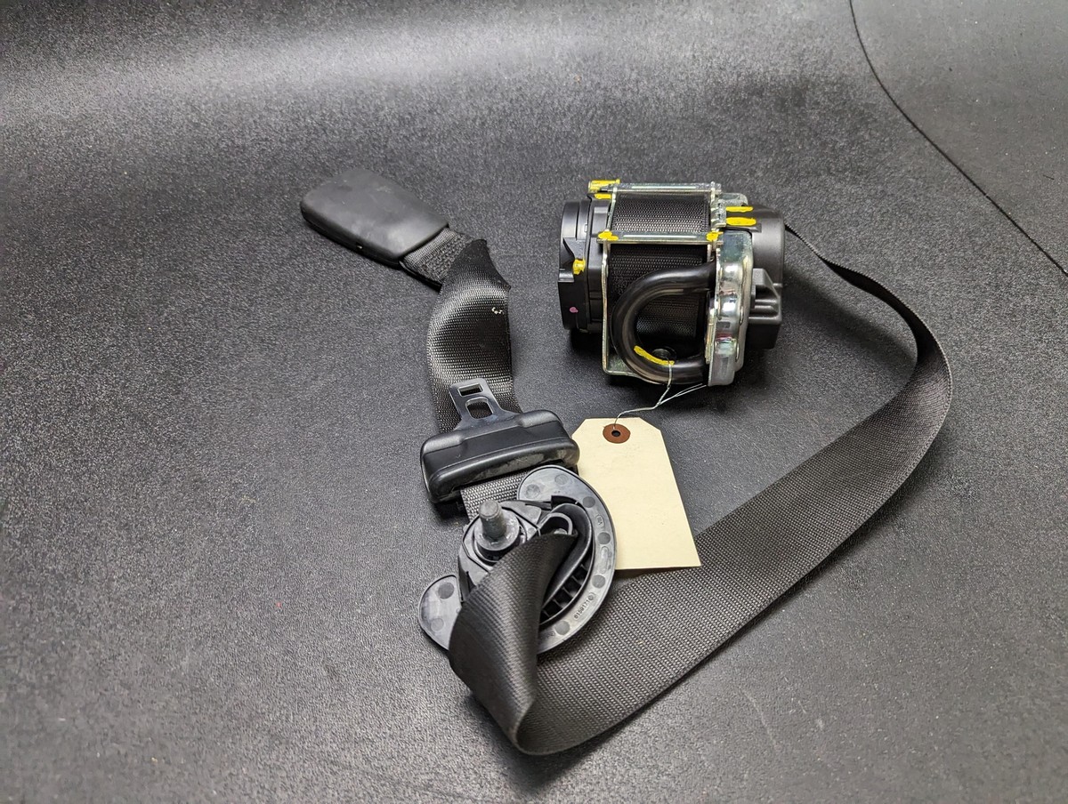 Front Right Seat Belt Retractor 2018 BMW X1 72117428112 2016 2017  