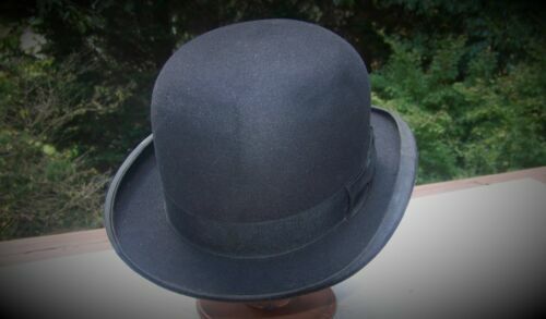 Bergdorf Goodman Vintage Burgundy Velvet Derby Hat Small  display picture 3