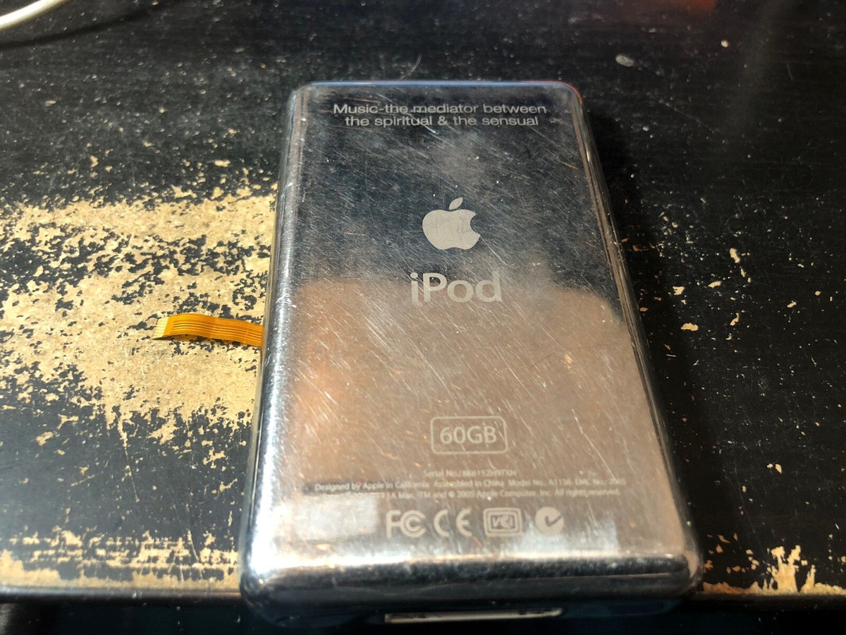 Apple iPod classic 5th Generation Back Cover & Headphone Jack