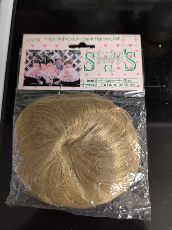 Vintager 1990 - Syndee's Crafts - BLONDE DOLL WIG - Medium Size - 32003