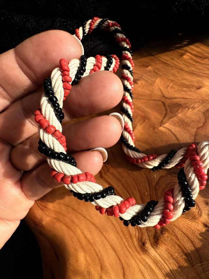 Collar de cuentas de vidrio tribal vintage cuerda retorcida cuentas de semillas colores de Halloween Foto 3 de 4