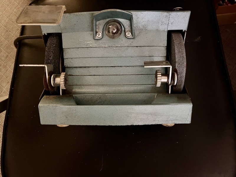 Manning Bowman Bench Grinder Model 71504 4-1/2" 1.7 amps 3500 rpm 115v TESTED