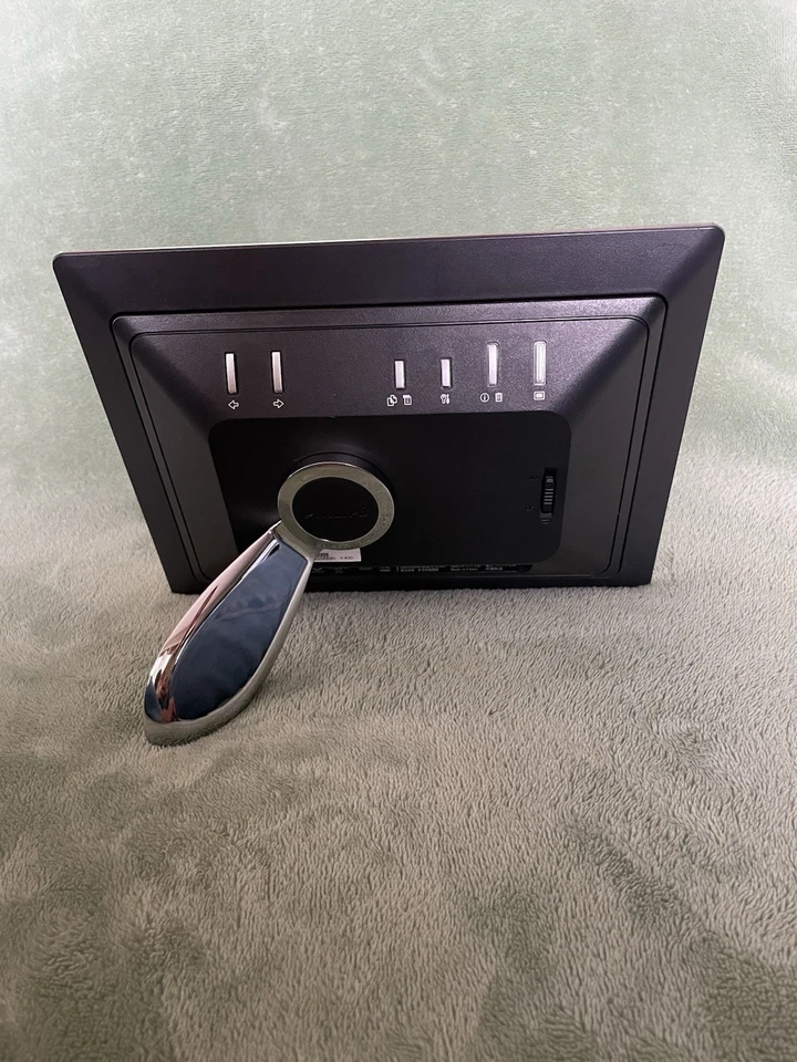 Philips Digital Picture Frame 7FF1 Frame Only Silver With Stand, No Adapter - Image 2 of 4