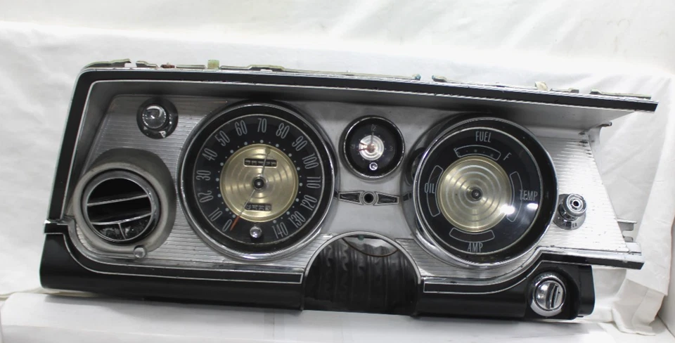 1963 - 1964 年 BUICK RIVIERA 仪器簇/速度计带边框、三角形和电线 — 第 4/4 张图片