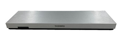 Tandberg TTC7-18 Videokonferenz Hauptgerät mit Fernbedienung und Lautsprecher
